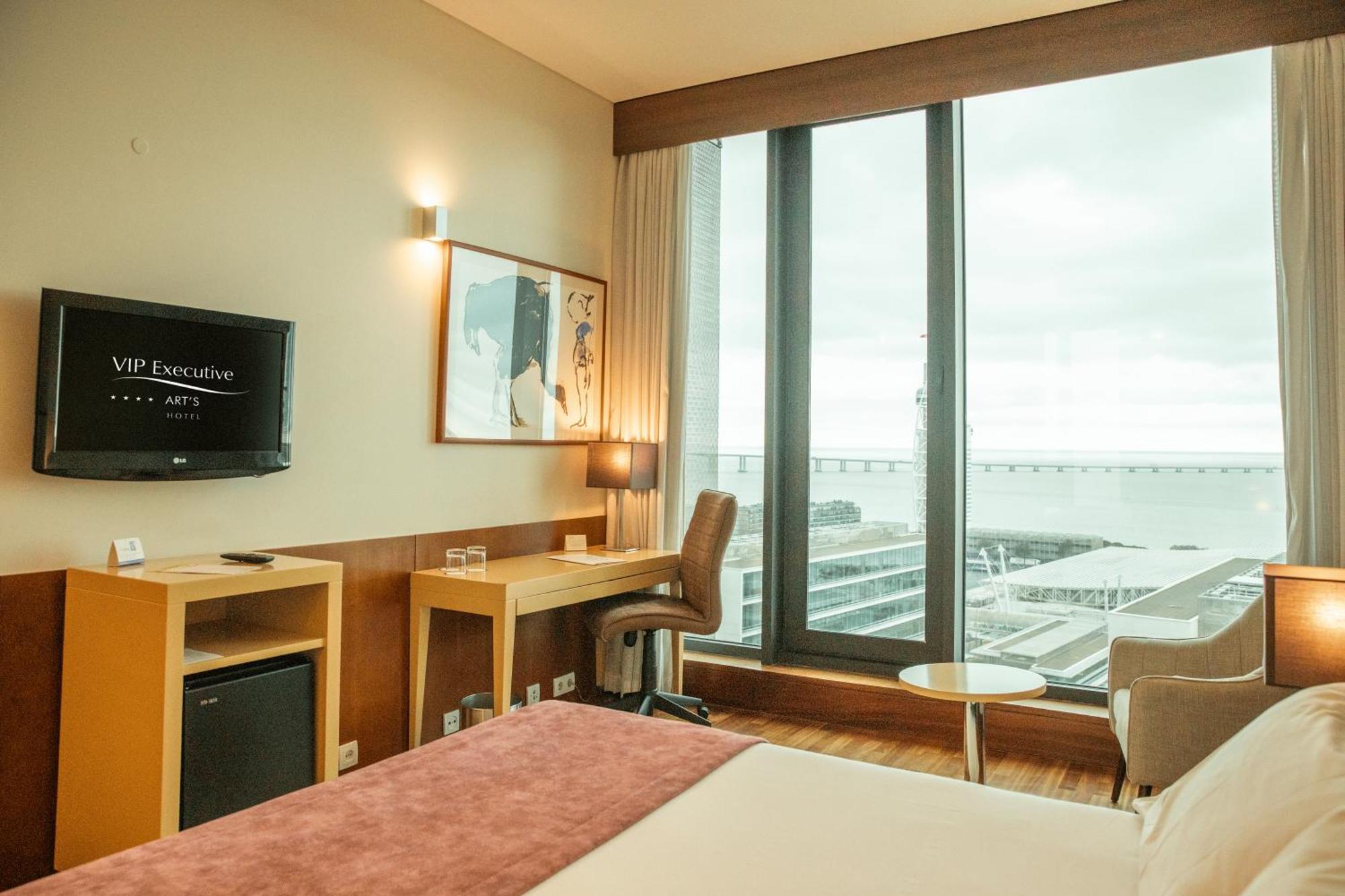 Hotel Vip Executive Arts 4*